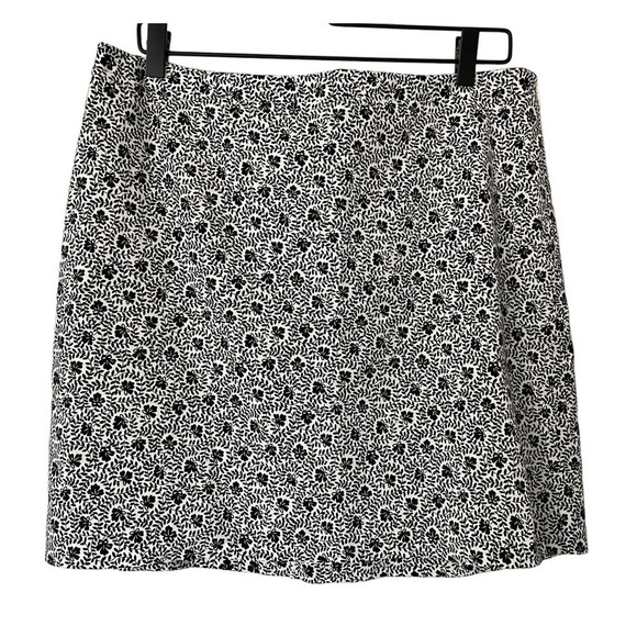 Ann Taylor Stretch Black and White Floral Skirt Size 14P NWT - Picture 1 of 5